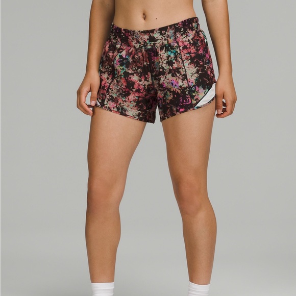 Lululemon Hotty Hot Short II long in Stencil Blossom Red Multi - Picture 1 of 10
